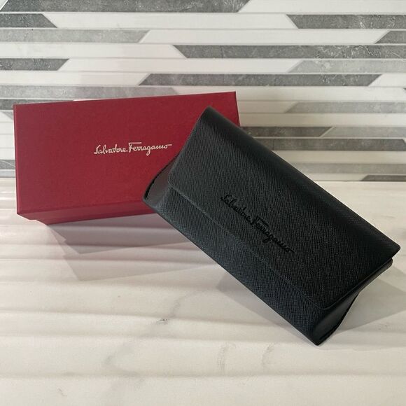 NIB SALVATORE FERRAGAMO SF1031S Ladies Sunglasses - Picture 8 of 8